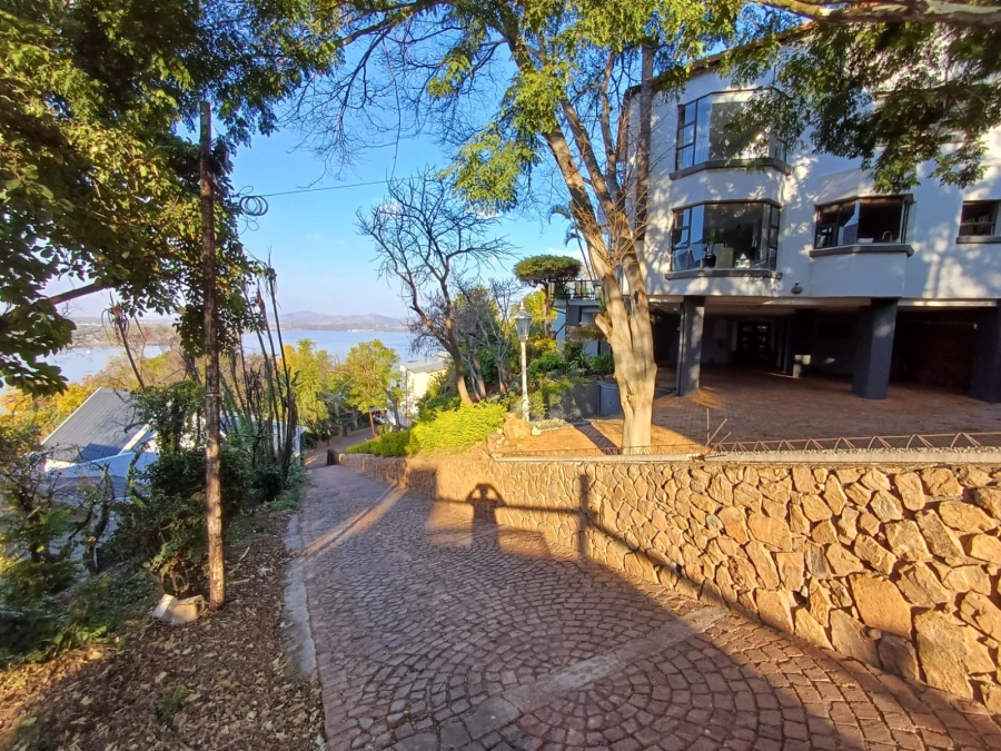 6 Bedroom Property for Sale in Kosmos North West